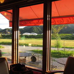 キュルノンチュエ - 夕暮れの田園を眺めながらの試食