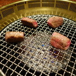 焼肉うしごろ - エンピツを焼いています