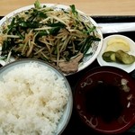 龍華 - 肉ニラ炒め定食