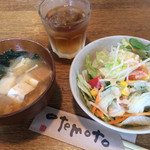 南風亭 - お味噌汁とサラダ   食べ放題です。