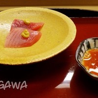 赤坂 菊乃井 - 向付　明石天然鯛　うおぜ　
                                 菊花酢漬け　山葵
                  　　　　小鮪　辛子　　　　黄身醤油