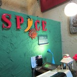 本格インドカレーの館 スパイス - エントランス（本日のカレーが表示）