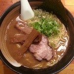 瞠 - ラーメン 820円