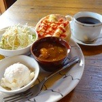 カフェド．カマウ - モーニングセット（ビーフシチューとエッグパン選択）