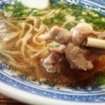 そば処 山科 - 鴨肉は歯ごたえ適度だがあまり旨味は感じられない