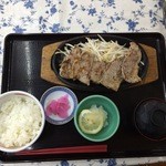 レストラン あさお - 牛鉄板焼き定食680円
