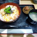 鶏三和 - 純鶏名古屋コーチン親子丼　781円