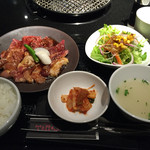 焼肉トラジ 横浜モアーズ店 - 彩りセット（M）1500円！