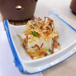 民宿 青岬 - 鰹節がたっぷり乗った冷奴。そう、高知は鰹節の産地でもあります