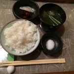 四季彩々 神な月 - ご飯、味噌汁、漬物、天ぷら用の塩