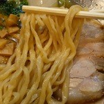 とんとんラーメン - 煮干醤油ラーメン￥650の中太麺（H27.11.10撮影）