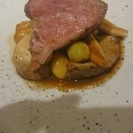 マガーリ - 江別産豚のソテー
      たまご茸、ポルチーニ、九条ネギ、銀杏
      