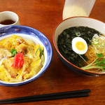 Domburinoshibaraku - 芝楽ラーメンとミニ唐揚丼セット
      