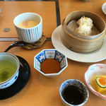 Karatsu Chaya - イカシュウマイと茶碗蒸しです。