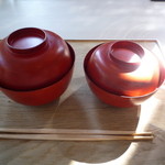 八雲茶寮 - 雅な朱塗りの四つ椀