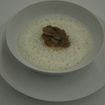 帆立貝と秋トリュフのラヴィオル コキヤージュのブイヨン オレンジの香り