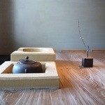 八雲茶寮 - 茶房のテーブル…詫び寂びの世界ですねえ~((´∀｀))～