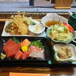 冴 - 夜限定・お得定食1200円
刺身・揚げ物・小鉢・香の物・味噌汁・ご飯にデザート付き