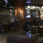 Angel-in-us Coffee - 2015/11 店内は広く開放的でお洒落…ソファー席、テーブル席、カウンター席など色々ある