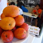 芒果皇帝 - 愛文芒果が飾ってあります。