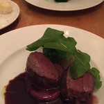 ファソラ - 北海道産のエゾシカを赤ワインで煮込んだメイン。エゾシカって柔らかい！