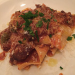 ファソラ - ウリ坊のソースのパスタ（パッパルデッレ）。これは、二人分に分けたあとの写真。パッパルデッレはシェフお手製。