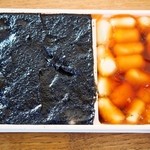 沼の家 - 大沼だんご 小折（胡麻、醤油）