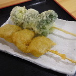 本格さぬきうどん　穂乃香 - 上：ブロッコリー天　下：椎茸天　各100円（税込）　※2015年11月