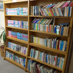 民宿 青岬 - 漫画や小説がずらり。時間がゆったりとすぎる、海を望む丘の民宿です