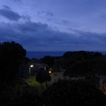 民宿 青岬 - 到着後、客室からの眺め。太平洋が闇に閉ざされていきます