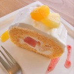 Geiya Kafe - フルーツロールケーキ