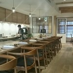 山地陽介 - 店内