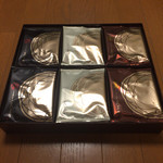 ステーキハウス キッチンリボン - 中身は豪華に坂角総本舗の海老せんべい詰合せ