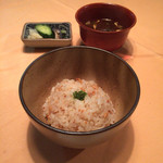 ステーキハウス キッチンリボン - ガーリックライス、赤だし、香の物