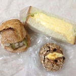 ブーランジュリ　シェ　ジョルジュ - 豚リエットサンドのパンの美味しさにまず驚き、タマゴサンドの厚みとフワフワ甘み、ブルーベリーパンのジューシーさと驚いてばかりでした