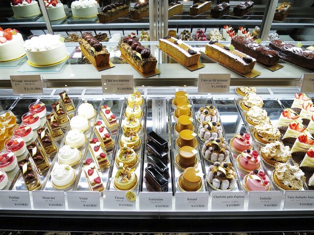 PATISSERIE AVRANCHES GUESNAY パティスリー アヴランシュ ゲネー>