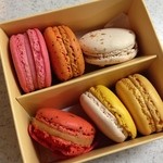 Dhara Dhevi Cake Shop - マカロン6種 (1個25〜30Bahts)