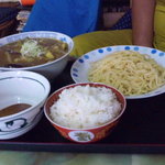 玉蘭 - ナス　カレー味　つけめん。夏野菜の茄子と豚バラ肉が食欲をそそります。小ライスも付いて、一品で二度美味しい。