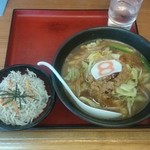 Hachiban Ramen - 野菜ピリッ辛担々麺   853円
                        しらす丼   237円