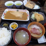 福浦漁港 みなと食堂 - 欲張り定食 1880円