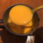 アベス - ランチメニュー【金時人参の温かいスープ】
            濃厚な野菜の旨味がたっぷり♪