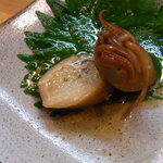 小魚料理 とみ助 - お通しは子持ちイカ煮付け（'10/7）