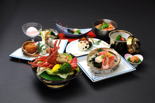 かつら - コース料理　　　季節ごとに当日の直送された贅沢な材料で至福の一時を