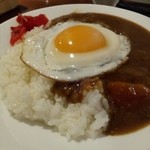 ベースメント15 - 牛すじカレー　650円　玉子トッピング