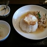 タイ料理バンセーン - ランチ ガパォ８８０円。