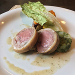 カーサ・デル・チーボ - 詰め物をした仔羊 背肉の真空低温ロースト カチャトーラ風