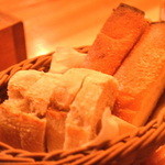 Di PUNTO - お通しのパン　おかわりOk