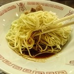 中華そば先崎 - 「替玉（味つきまぜそば風）」の丼の底には醤油味のタレが仕込まれていました。