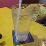 Delmonico Kitchen & Bar - お水も