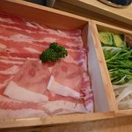 黒豚料理 寿庵 - 肉_かなり薄切り